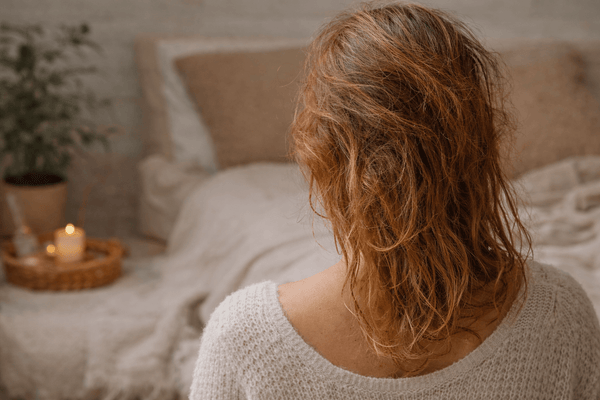 Cheveux secs malgré les soins : pourquoi vos cheveux ne changent pas vraiment ?