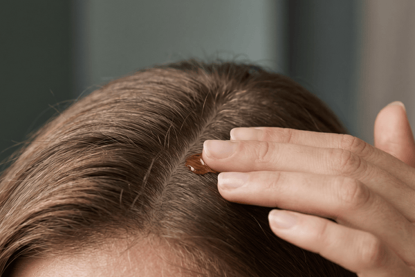 Huile pousse cheveux : est-ce vraiment efficace pour favoriser la pousse ?